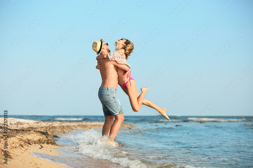 Naklejka premium Young couple spending time together on beach