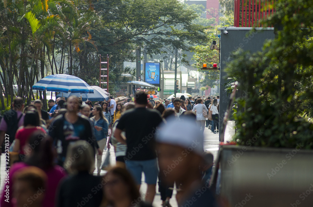 Fototapeta premium walking crowd on a side walk