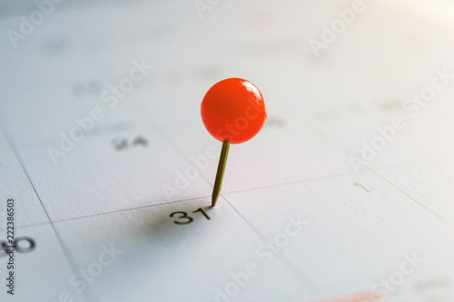 Red color pin pinning on the calendar