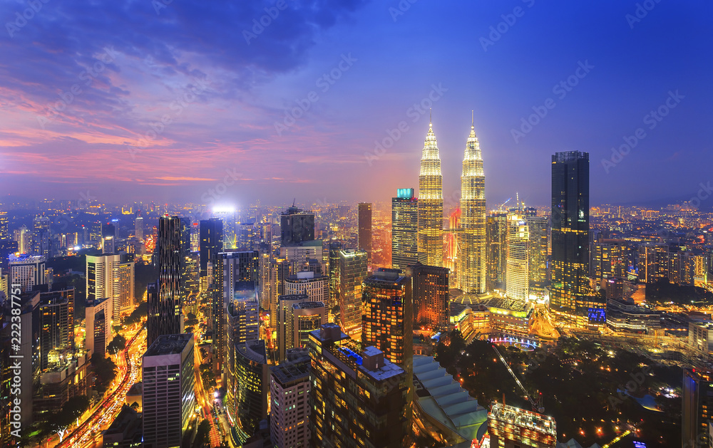Fototapeta premium City of Kuala Lumpur at the sunset
