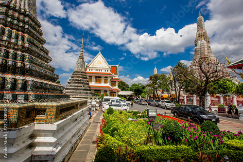 Bangkok: September 1, 2018, tourists, groups of people visit the beauty of (Wat Arun Ratchawararam Ratchawaramahawihan), which is close to Tha Tian Express Boat Pie, overlooking the Chao Phraya River 