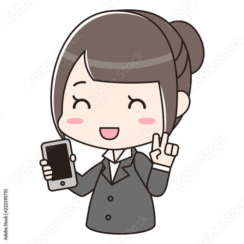 スマホを持ってピースサインをする女性