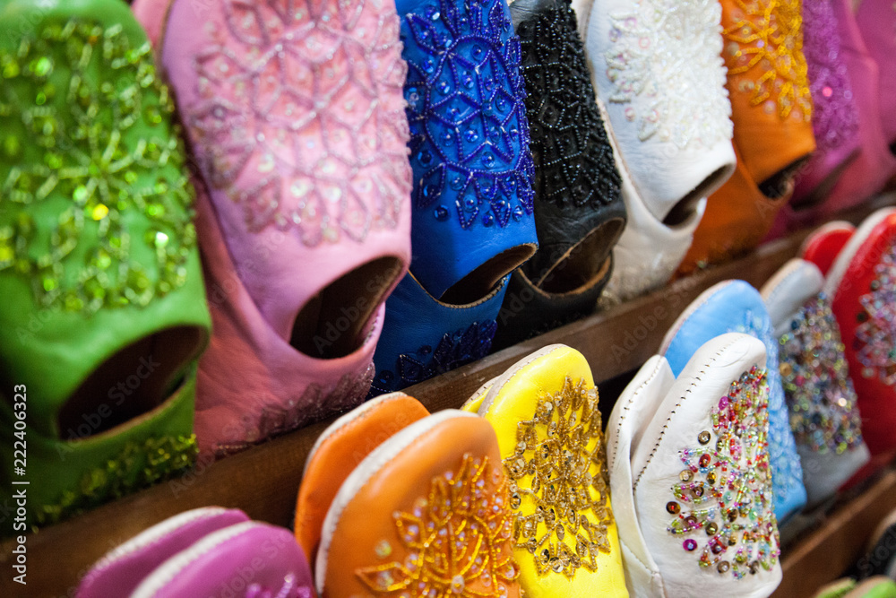 Marokkanische, bunte Leder Schuhe auf Markt in Marrakesch Marokko Stock  Photo | Adobe Stock