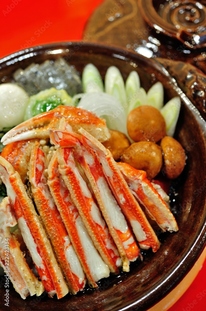 鍋料理./土鍋に入ったカニの鍋料理です. 鍋料理./土鍋に入ったカニの鍋料理です.
