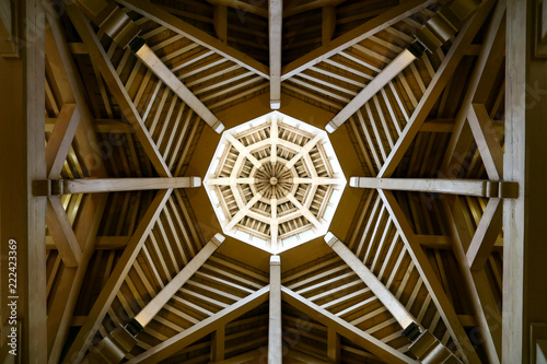 Foto ceiling of building