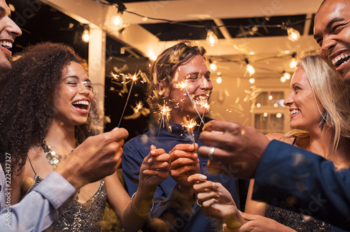 Fotografie, Obraz Friends celebrating new year's eve