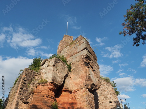 Burg Nanstein – mittelalterliche Burgruine bei Landstuhl in der Westpfalz (Rheinland-Pfalz)  
 photo