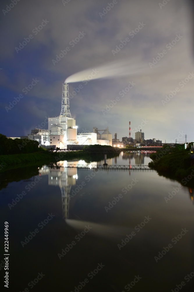 Fototapeta premium 川と近代工場〜River & Factory