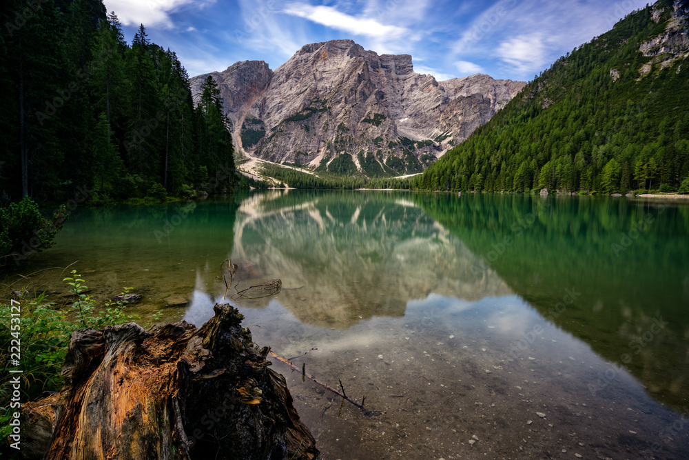Fototapeta premium Pragser Wildsee and Seekofel seen from the bay.