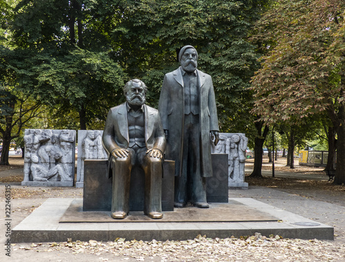 Marx und Engels Monument