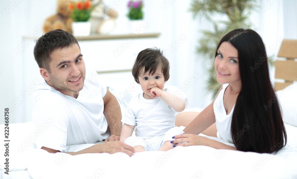 A young family with young children to bed in the bedroom A young family with young children to bed in the bedroom