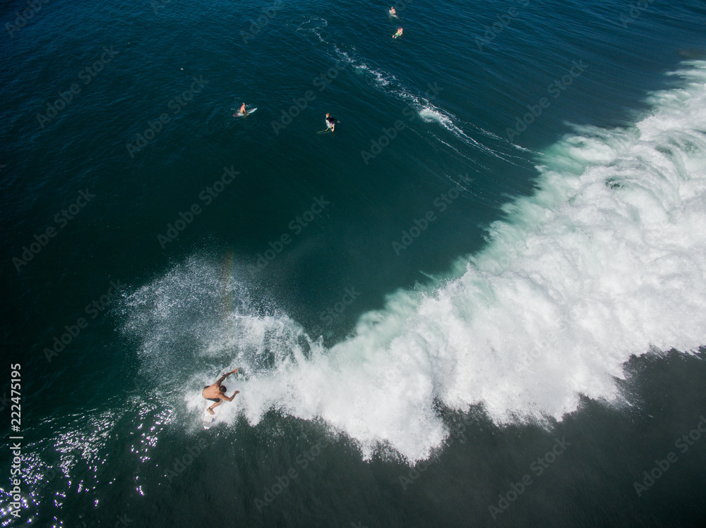 Obraz premium keramas bali right barrel spray indonesia aerial drone shot cutback spray