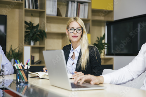 Attractive blond businesswo...