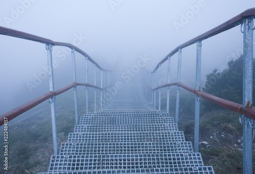 Fotografi mist and fog landscape in the mountains of Romania