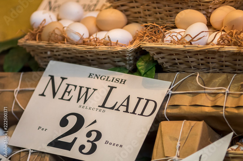 Billede på lærred New laid english hens eggs for sale in vintage shop display