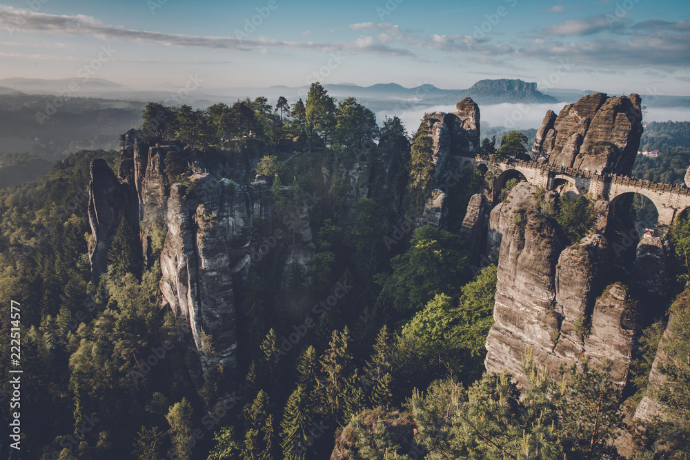 Fototapeta premium German Mountains Nationalpark bastei, wandern Abenteuer in den Bergen, adventures