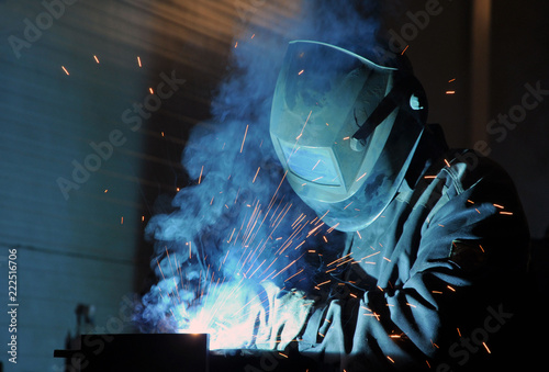  welder cooks metal structures
