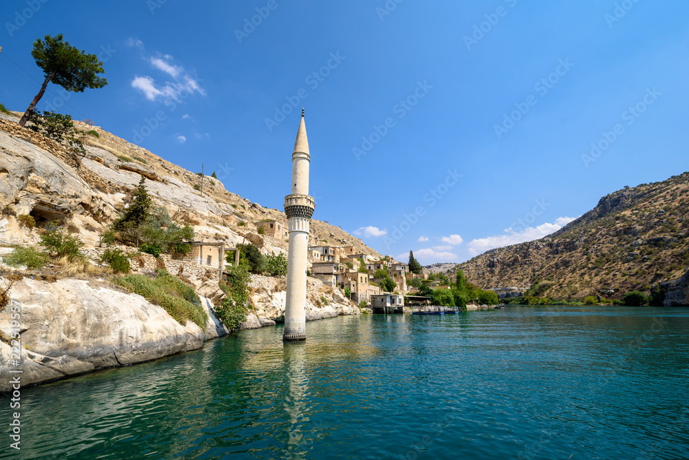 Halfeti die versunkene Stadt in Sanliurfa / Urfa / Türkei im Fluss Firat