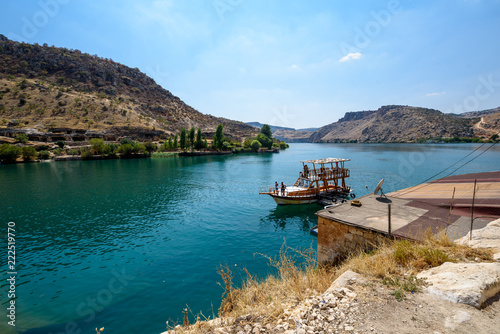 Halfeti die versunkene Stadt in Sanliurfa / Urfa / Türkei im Fluss Firat photo