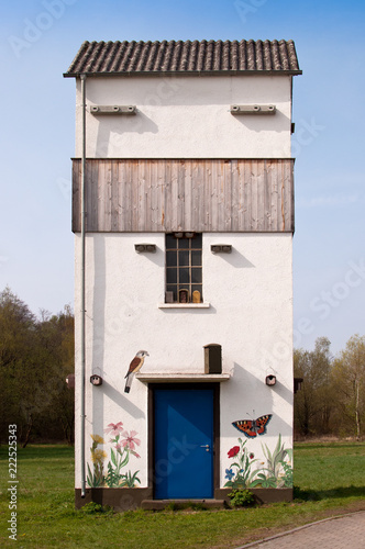Tall and narrow house © Les Palenik