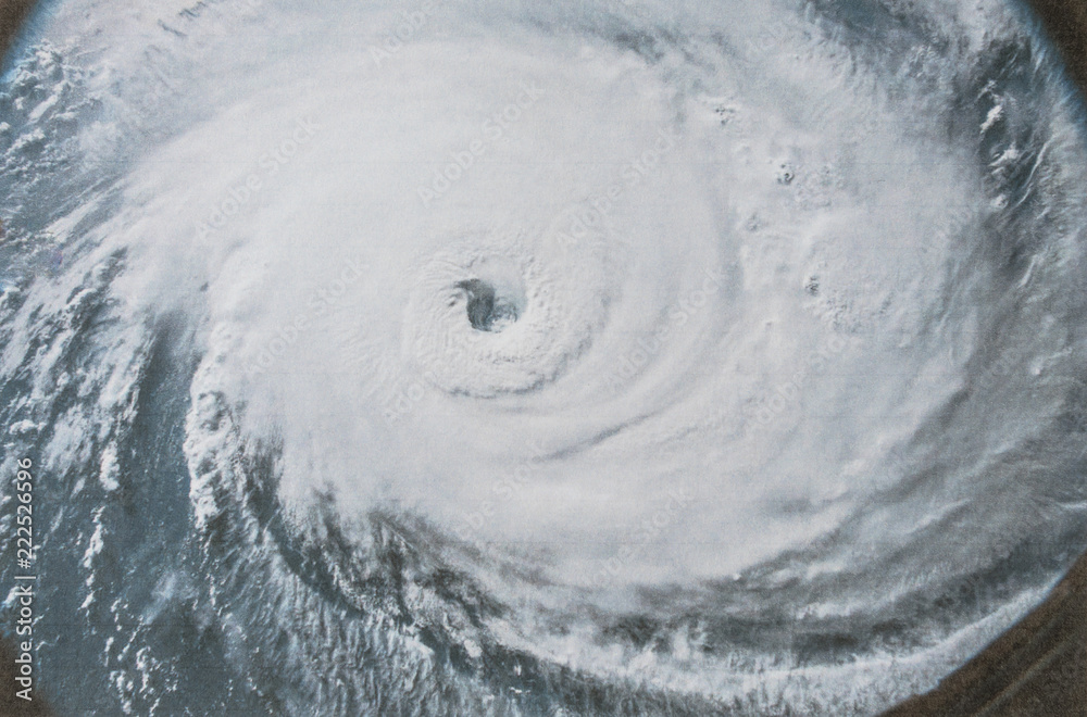Naklejka Surowy i otrzeźwiający widok huraganu Florencja. Elementy tego zdjęcia dostarczone przez NASA.