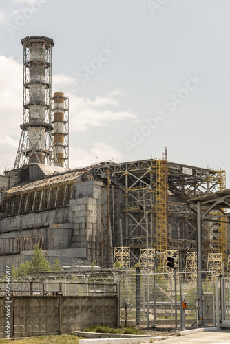 Tableau sur toile Chernobyl Reactor 4 close up with old sarcophagus