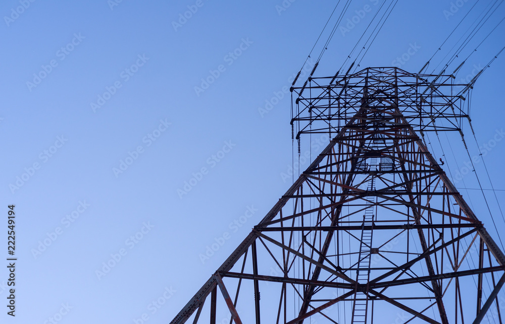Electric transmission tower