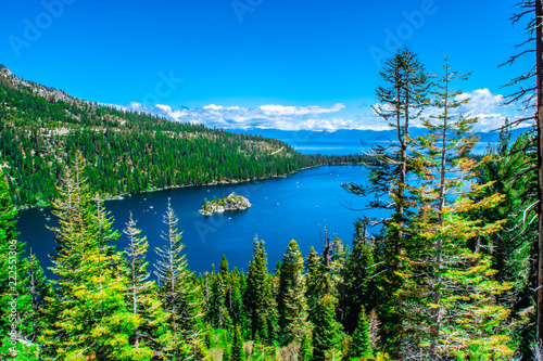 Fototapeta Naklejka Na Ścianę i Meble -  Beautiful Day in Lake Tahoe, California