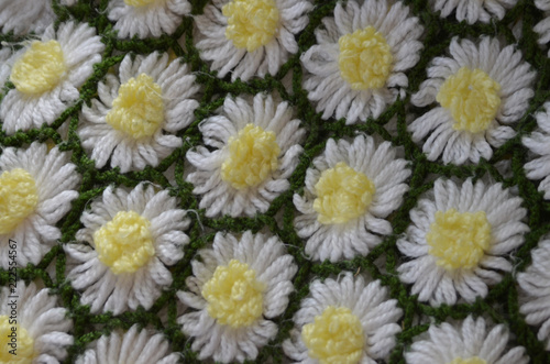 Daisy-Pattern Knit Blanket 2