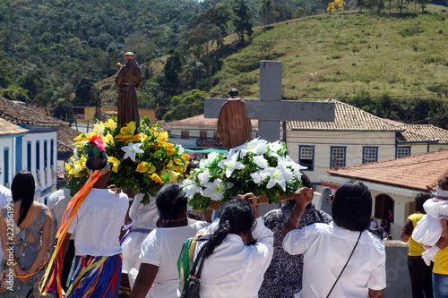 devotos carregam santos catolicos  em procissao junto a participantes de congado e congadeiros  itaverava brasil 2018  photo