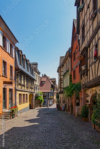 Altstadt von Riquewihr, Elsass, Frankreich  © Lapping Pictures