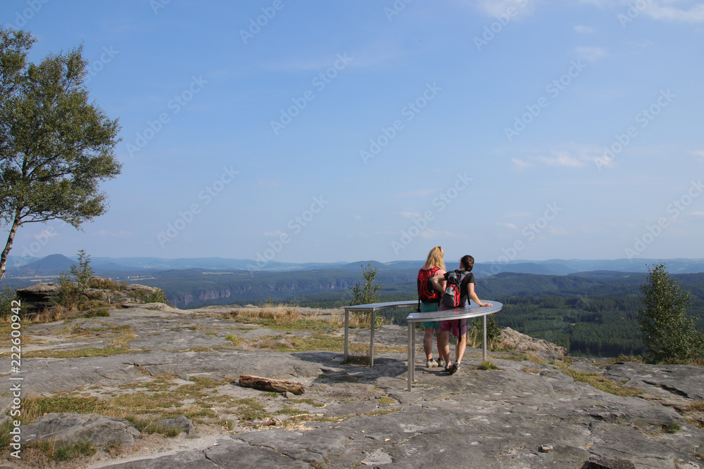 Φωτογραφία Großer Zschirnstein, höchster Berg in der sächsischen Schweiz, Felsen, Leute