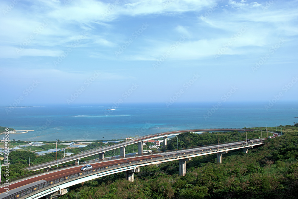 絶景ポイント　橋　青い海　南国　風景