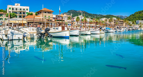Sommer Reise Urlaub Meer Hafen Boote Küste Spanien Insel Mallorca Port de Soller