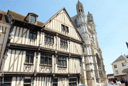 Ville de Vernon, Maison du Temps Jadis, demeure à pans de bois (XVe siècle), aujourd'hui l'Office de Tourisme, département de l'Eure, Normandie, France photo