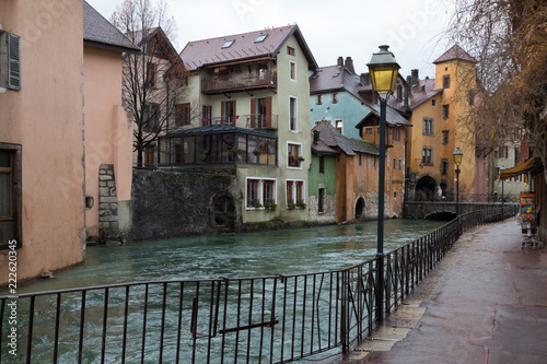 Channel in Annecy, colourful houses