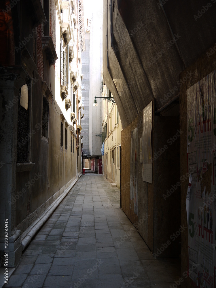italian side street alley