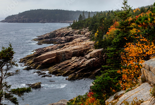 Fototapeta Naklejka Na Ścianę i Meble -  Rocky coastline with foliage colors