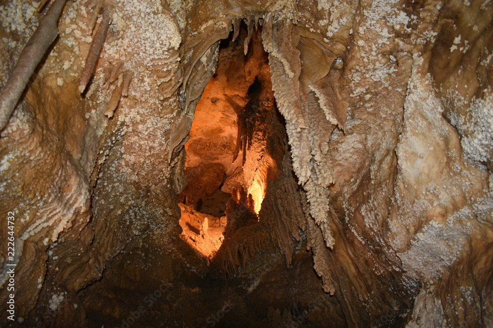Fototapeta premium SCENERY FROM INSIDE A CAVE