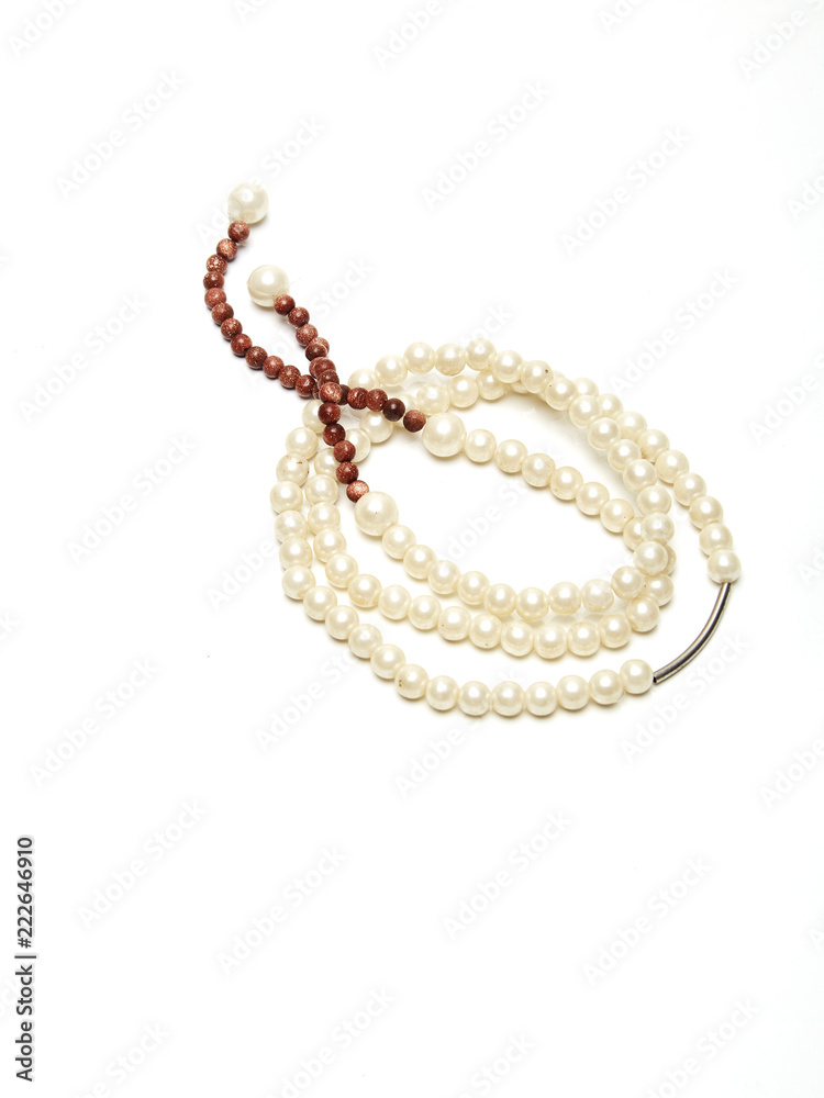 NATURAL PEARL NECKLACE ON WHITE NATURAL PEARL NECKLACE ON WHITE