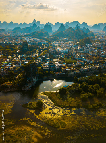 Obraz na plátne Li river and stunning karst mountains in Guilin China