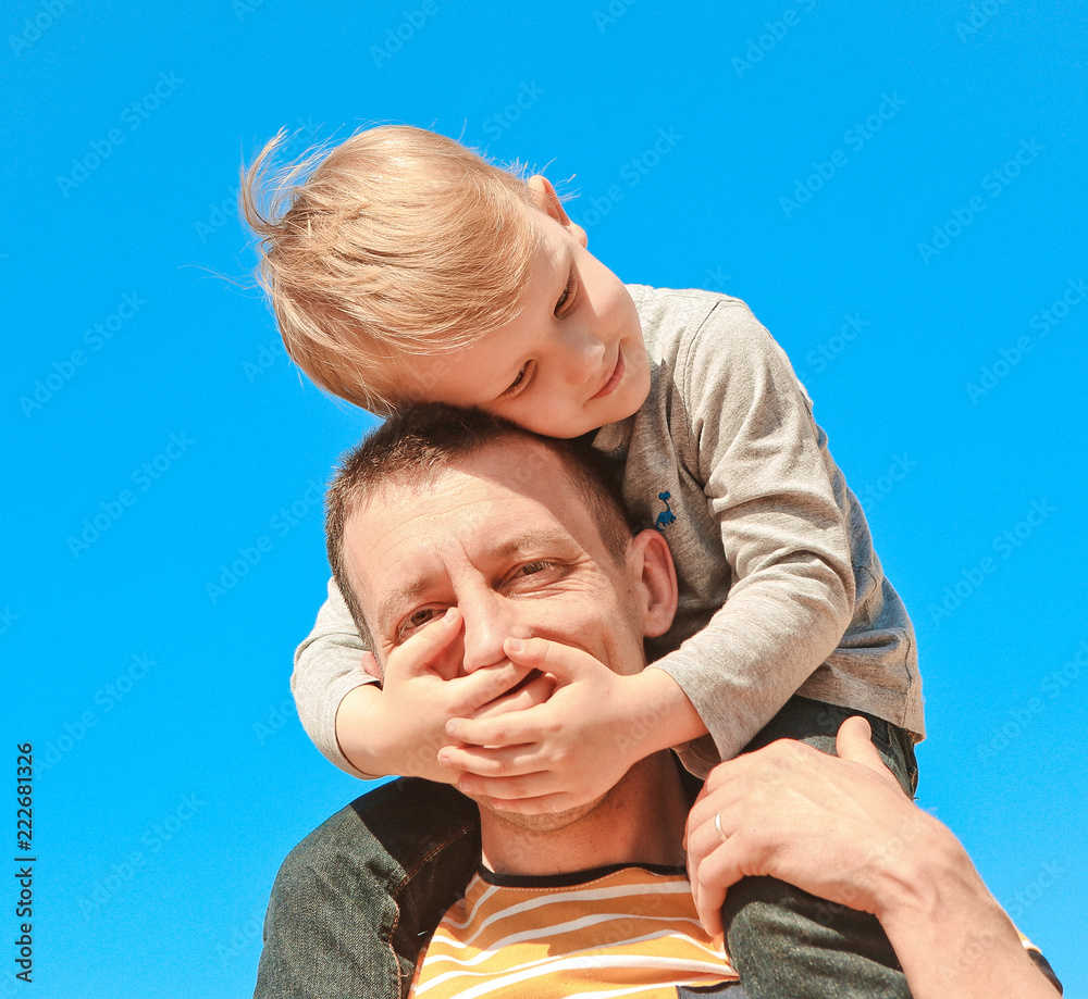 child shoulders father plays hands closing eyes child shoulders father plays hands closing eyes
