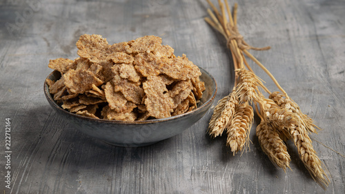 Canvas-taulu Multigrain wholewheat healthy cereals in ceramic bowl and golden wheat ears on gray background banner
