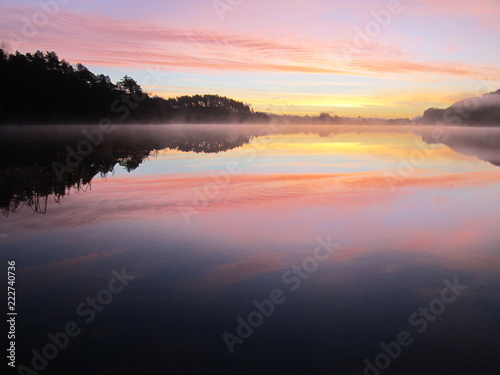 Fototapeta Naklejka Na Ścianę i Meble -  Sunrise in the forest over the mountains lake