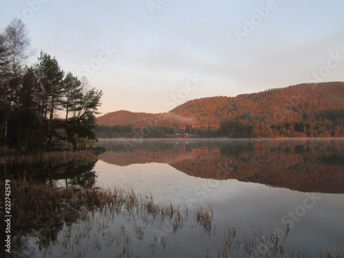 Fototapeta Naklejka Na Ścianę i Meble -  The sunrise over the mountains lake