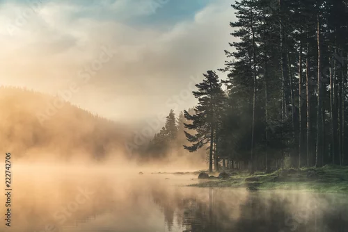 Panel kuchenny z motywem Morning fog on the lake, sunrise shot