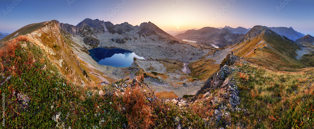 Plakat Halna landcape panorama przy latem z jeziorem w Tatras, Polska