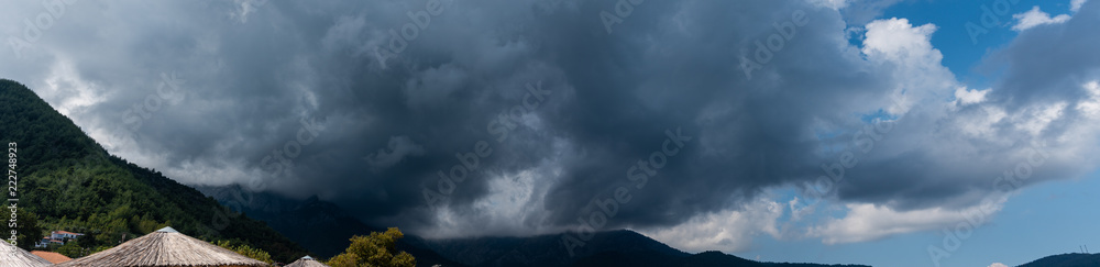 Obraz premium storm dark clouds