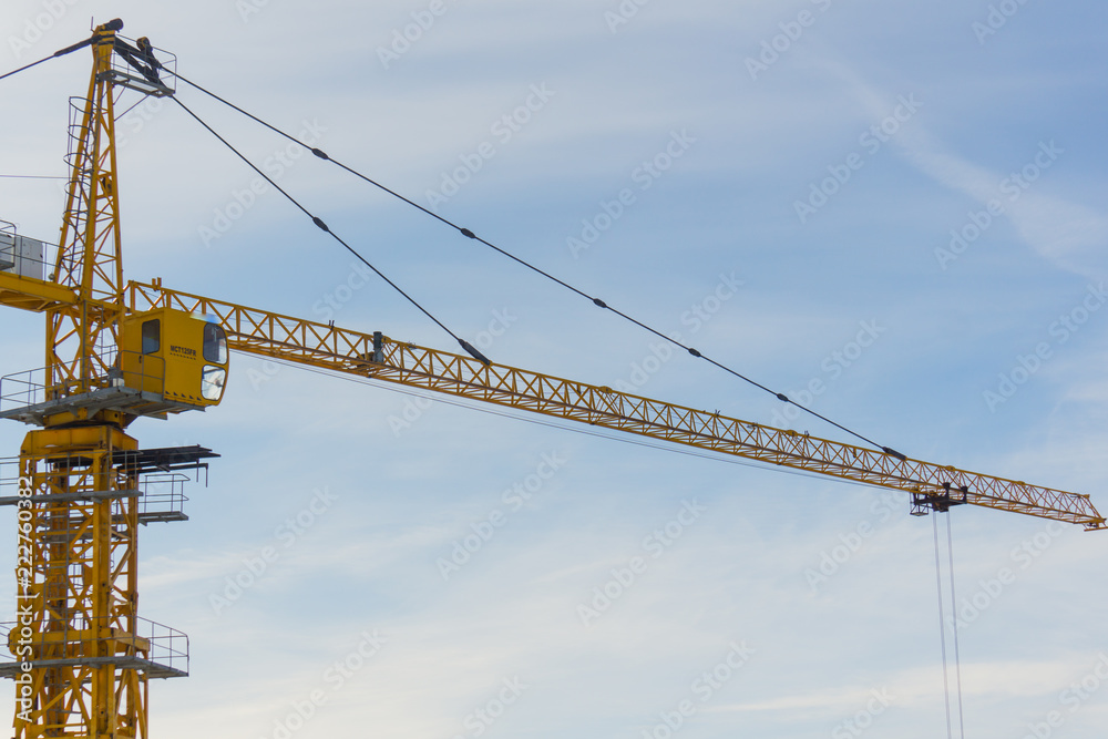 Crane builds a house Crane builds a house