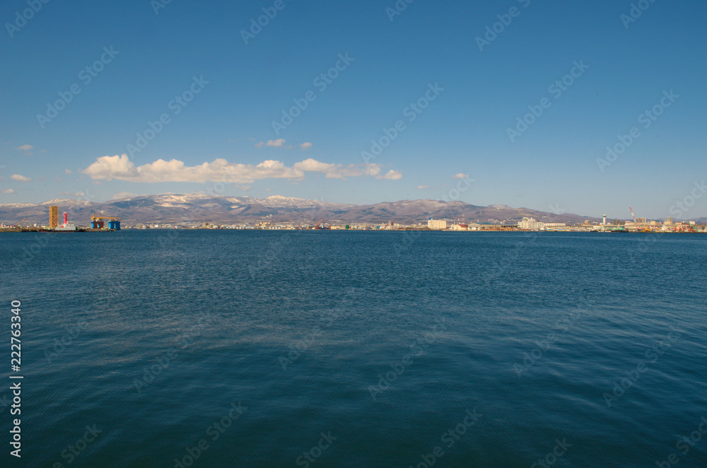 函館港　海と山